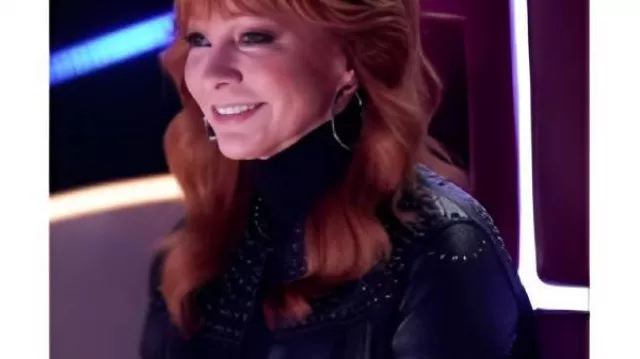 Reba McEntire The Voice S28 Chaqueta de cuero negra con flecos de (Reba McEntire) en The Voice (S28)