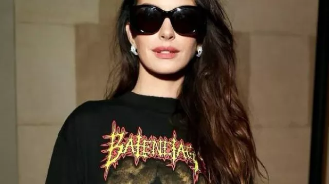 Camisa negra Anne Hathaway Balenciaga