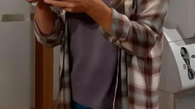 Camisa a cuadros usada por (Sharon Newman) en The Young and the Restless