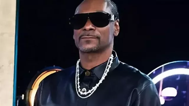 Snoop Dogg The Voice S28 Black Leather Jacket worn by Snoop Dogg as seen in The Voice