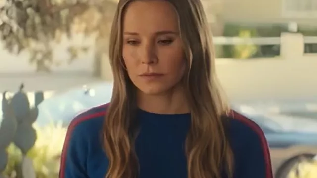 Nobody Wants This S02 Joanne Pull à rayures bleu marine/rouge porté par Joanne (Kristen Bell) comme on le voit dans Nobody Wants This (S02E01)