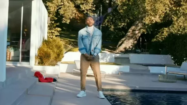 Gucci Pantalon en toile GG beige à cordon porté par DDG dans DJ K.i.D & DDG - Tony Montana (Clip Officiel)