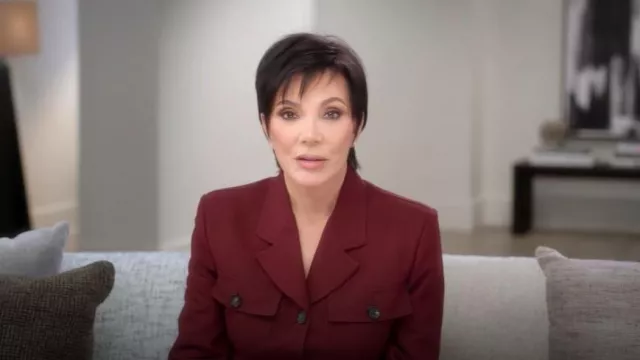 Blazer Ferragamo Faille usado por Kris Jenner como se ve en The Kardashians (S07E01)