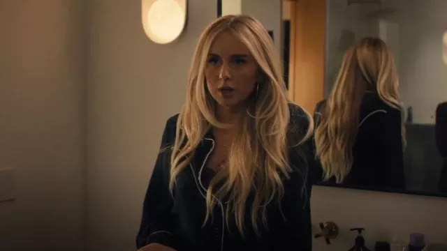 Camisa de la Guardia de Noche de Johanna Ortiz usada por Morgan (Justine Lupe) como se ve en Nobody Wants This (S02E01)