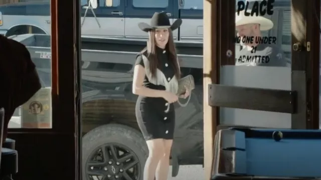 Robe courte à franges en métal Balmain portée par Angie Katsanevas comme on le voit dans Wife Swap : The Real Housewives Edition (S01E01)