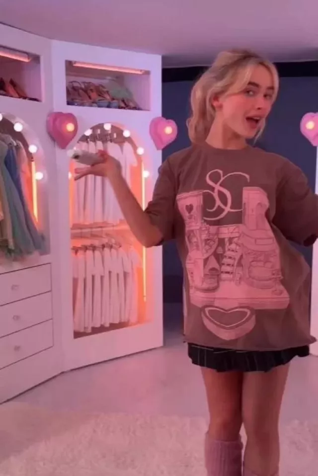 Camiseta Sabrina Carpenter Short N Sweet Tour House Tour (Sabrina Carpenter) en sabrinacarpenter