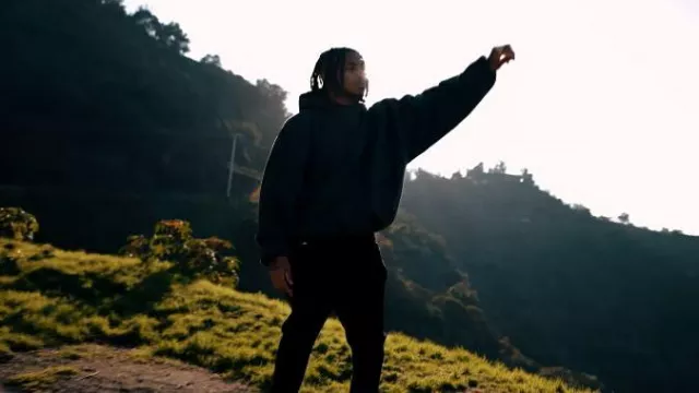 Yeezy x Gap By Balenciaga Sudadera con capucha con logo negro usada por DDG en DDG - Maybach Curtains (Video oficial)