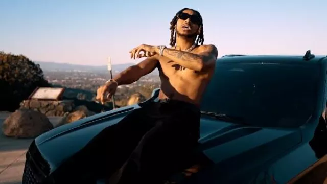 Louis Vuitton Ceinture LV Initiales en cuir Monogram noir portée par DDG à DDG - Maybach Curtains (Vidéo Officielle)