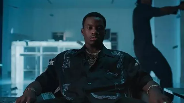 Givenchy Black Snake & Icarus Shirt porté par Denzel Curry dans Denzel Curry - SPEEDBOAT (Official Music Video)