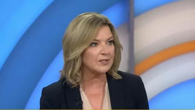 Veste de plongée Veronica Beard portée par Christine Romans comme on le voit dans Today le 28 octobre 2025