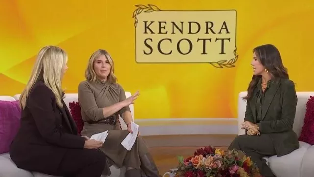 Veronica Beard Duane Suede Dickey Jacket porté par Kendra Scott comme on le voit dans Today with Jenna & Friends le 28 octobre 2025