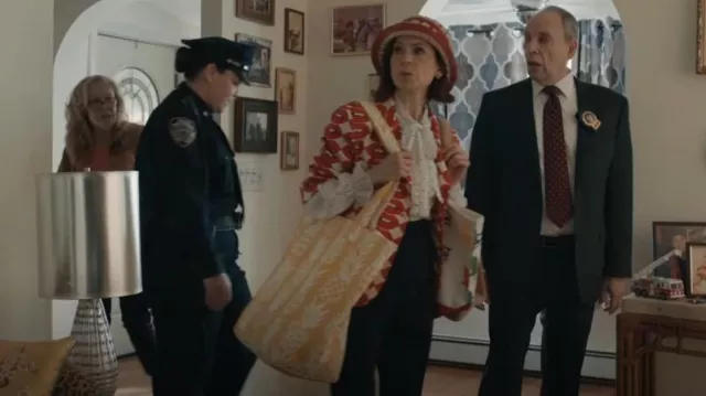 Sacs anti-éclaboussures Island Essence Oneloa Maui Pineapple en 3 tailles portés par Elsbeth Tascioni (Carrie Preston) comme on le voit dans Elsbeth (S03E03)