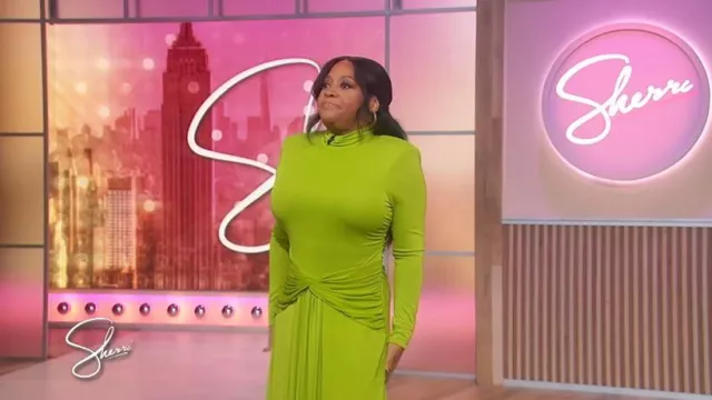 Vestido Cinq a Sept Zahara usado por Sherri Shepherd como se ve en Sherri el 27 de octubre de 2025