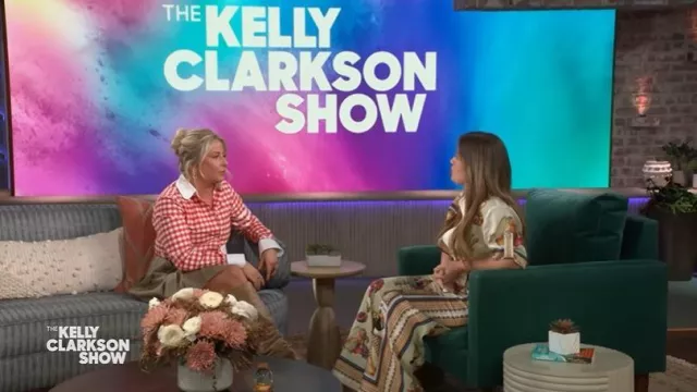 Alemais Mercado Chemise à manches courtes à imprimé fruits portée par Kelly Clarkson dans le spectacle Kelly Clarkson le 28 octobre 2025