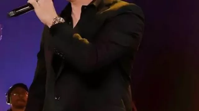 Blazer noir porté par Michael Bublé dans The Voice S28