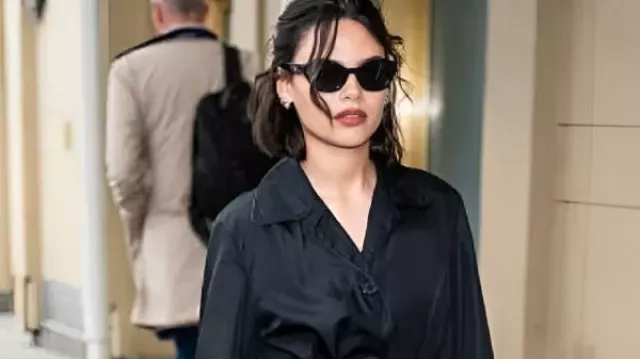 Gabardina con cinturón Ariana Greenblatt 2025 de NYC en Dove Cameron VS Ariana Greenblatt Transformación ★ de bebé a 2025