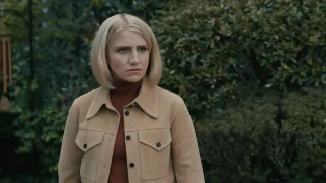 Co Western Chemise en daim portée par Sharon Norman (Annaleigh Ashford) comme on le voit dans Elsbeth (S03E04)