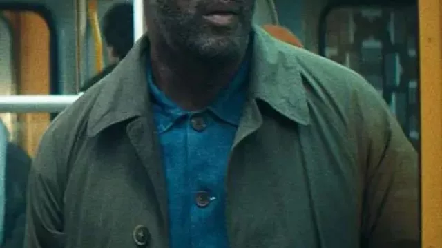 Hijack S02 Idris Elba Manteau en coton vert porté par Sam Nelson (Idris Elba) dans Hijack