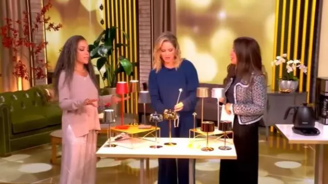 PJ Harlow Alyn Sam Set utilizado por Sara Haines como se ve en The View el 3 de noviembre de 2025