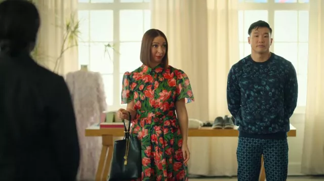 Fourre-tout en cuir Chloe Spin porté par Molly Novak (Maya Rudolph) comme on le voit dans Loot (S03E05)