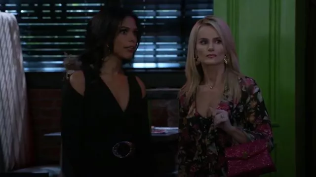 Sacoche Ted Baker Poppy portée par Vanessa McBride (Lauren Buglioli) comme on le voit dans Beyond the Gates (S01E155)