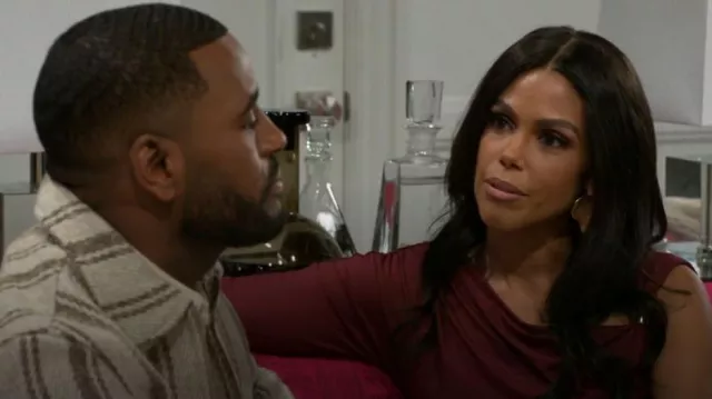 Boucles d’oreilles Fashion Nova Hold My Breath portées par Dani Dupree (Karla Cheatham Mosley) comme on le voit dans Beyond the Gates (S01E158)