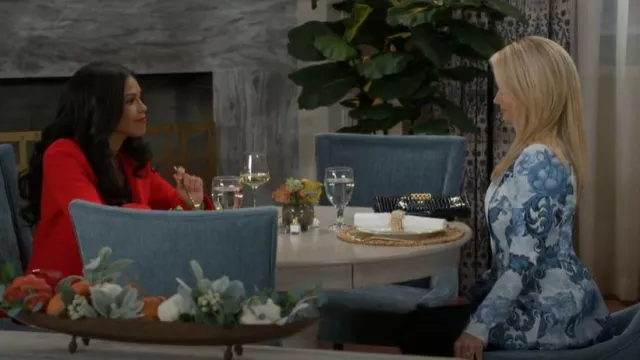 Retrofete Phoebe Clutch worn by Vanessa McBride (Lauren Buglioli) as seen in Beyond the Gates (S01E160)