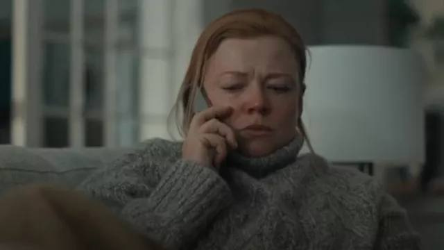 Pull à col roulé en cachemire en tricot torsadé de soie Lily porté par Marissa Irvine (Sarah Snook) comme on le voit dans All Her Fault (S01E04)
