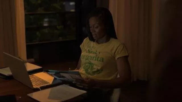 Camiseta Margarita picante de Anthropologie usada por Jax Stewart (Emayatzy Corinealdi) como se ve en Reasonable Doubt (S03E09)