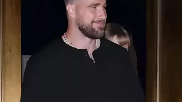 Travis Kelce Polo Bar NYC 2025 Black Sweatshirt in Taylor Swift And Travis Kelce Brave The Chaos During Romantic NYC Date Night