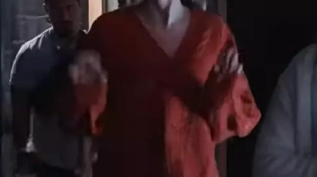 Cardigan porté par Taylor Swift dans The Life of a Showgirl - Recreation