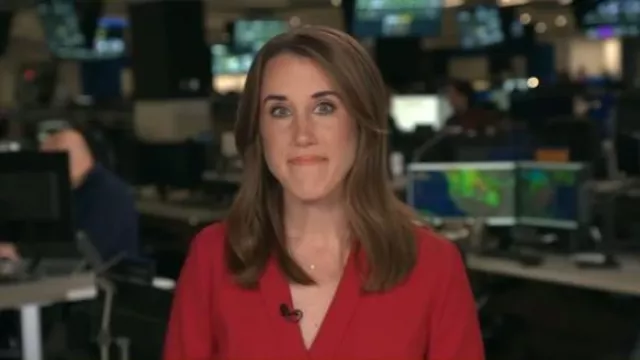 J. Crew Drapey Faux-wrap Top porté par Maggie Vespa comme on le voit dans Today le 7 novembre 2025