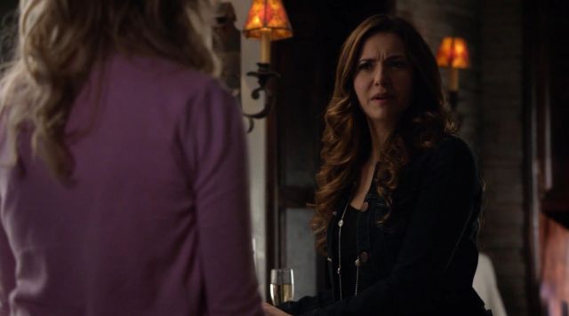 La veste en jean de Elena gilbert dans la saison 6 de The Vampires Diaries