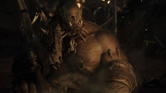 Le masque d'Orgrim Marteau-du-Destin (Robert Kazinsky) dans Warcraft : Le commencement