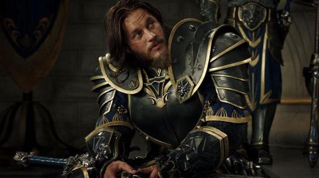 Le cos­tume d'Anduin Lothar (Travis Fimmel) dans War­craft : Le com­men­ce­ment