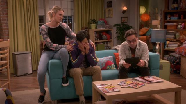 Les sneakers Vans perf-leather de Penny (Kaley Cuoco) dans The Big Bang Theory S09E15
