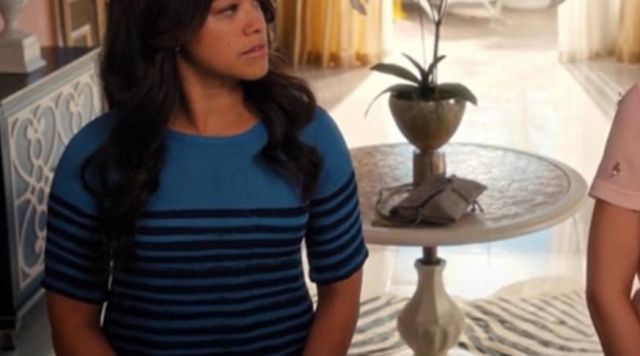 The striped t-shirt blue Vince. Jane Villanueva (Gina Rodriguez) in Jane the virgin (S03E14)