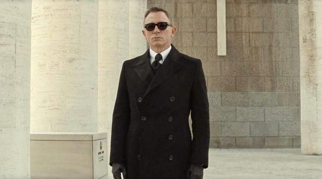 The leather gloves worn by James Bond (Daniel Craig) in Spectrum