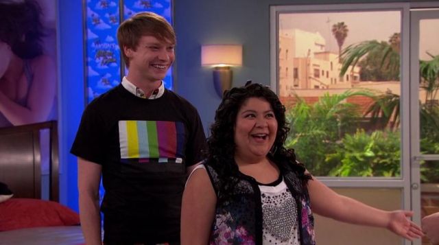 T-shirt pattern tv no signal of Dez (Calum Worthy) in Austin & Ally ...