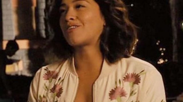 The bomber jacket beige flowers Glamorous of Jane Villanueva (Gina Rodriguez) in Jane the virgin (S03E15)