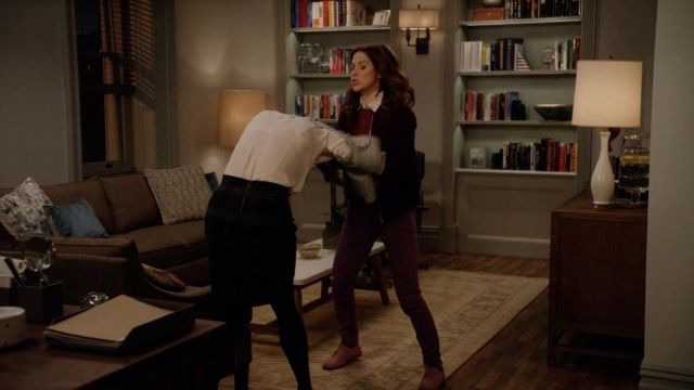 Sneakers low of Kimmy Schmidt (Ellie Kemper) on Unbreakable Kimmy Schmidt