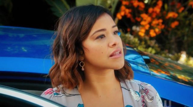 Earrings roses worn by Jane in Jane the Virgin