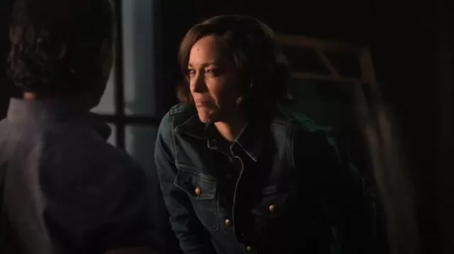 Nili Lotan Olympe Veste en Denim Stretch En Délavage Classique portée par Céline Dumont (Marion Cotillard) vue dans The Morning Show (S04E08)