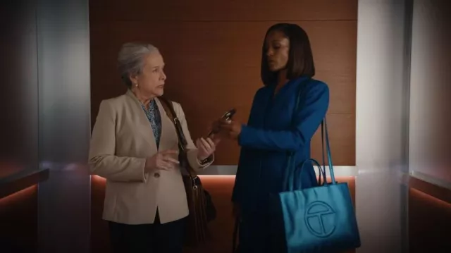 Telfar Medium Shopping Bag worn by Olympia Lawrence (Skye P. Marshall) as seen in Matlock (S02E04)
