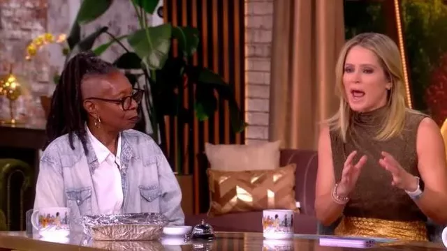 Veronica Beard Mylie Top sin mangas usado por Sara Haines como se ve en The View el 13 de noviembre de 2025