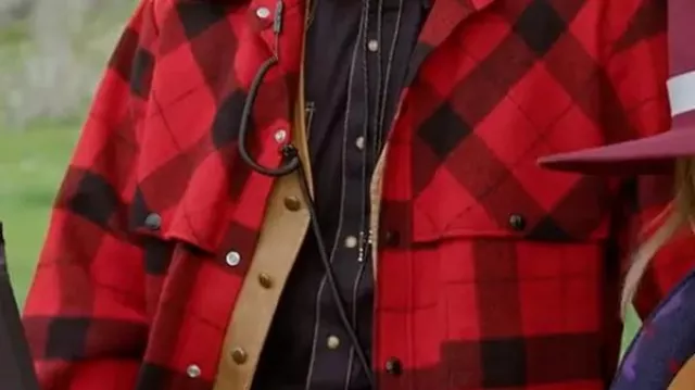 Finding Mr. Christmas S02 Jonathan Bennett Veste à carreaux en laine portée par Self - Host (Jonathan Bennett) dans Finding Mr. Christmas (S02)