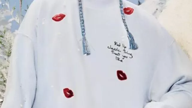 Sweatshirt worn by Taylor Swift in Sequin Red Lip Classic Thing That You Like