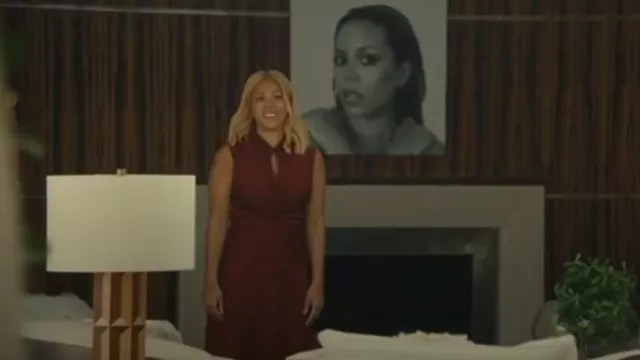 Vestido Sandro Draped Satin Effect llevado por Gigi (Nicôle Lecky) visto en Wild Cherry (S01E03)