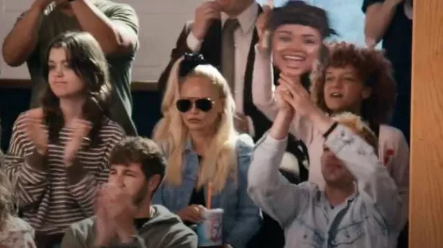 Veste en jean Ada Retrofete portée par Tammy Istiny (Kristin Chenoweth) telle que vue dans Stumble (S01E01)