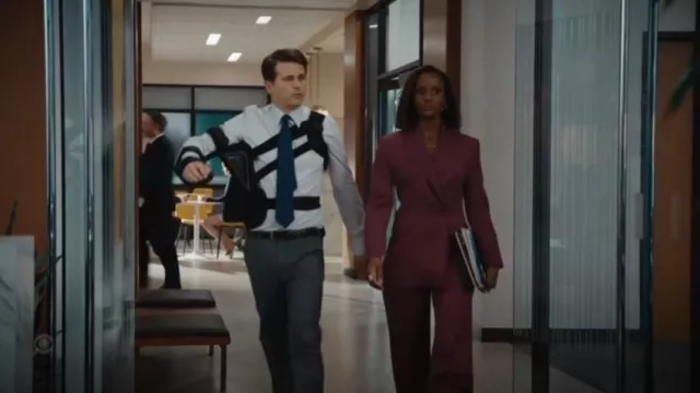 Pantalon Mango Straight Leg porté par Olympia Lawrence (Skye P. Marshall) tel que vu dans Matlock (S02E06)